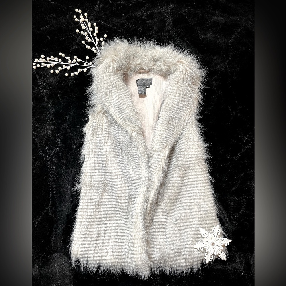 Faux fur vest/ Live A little size M